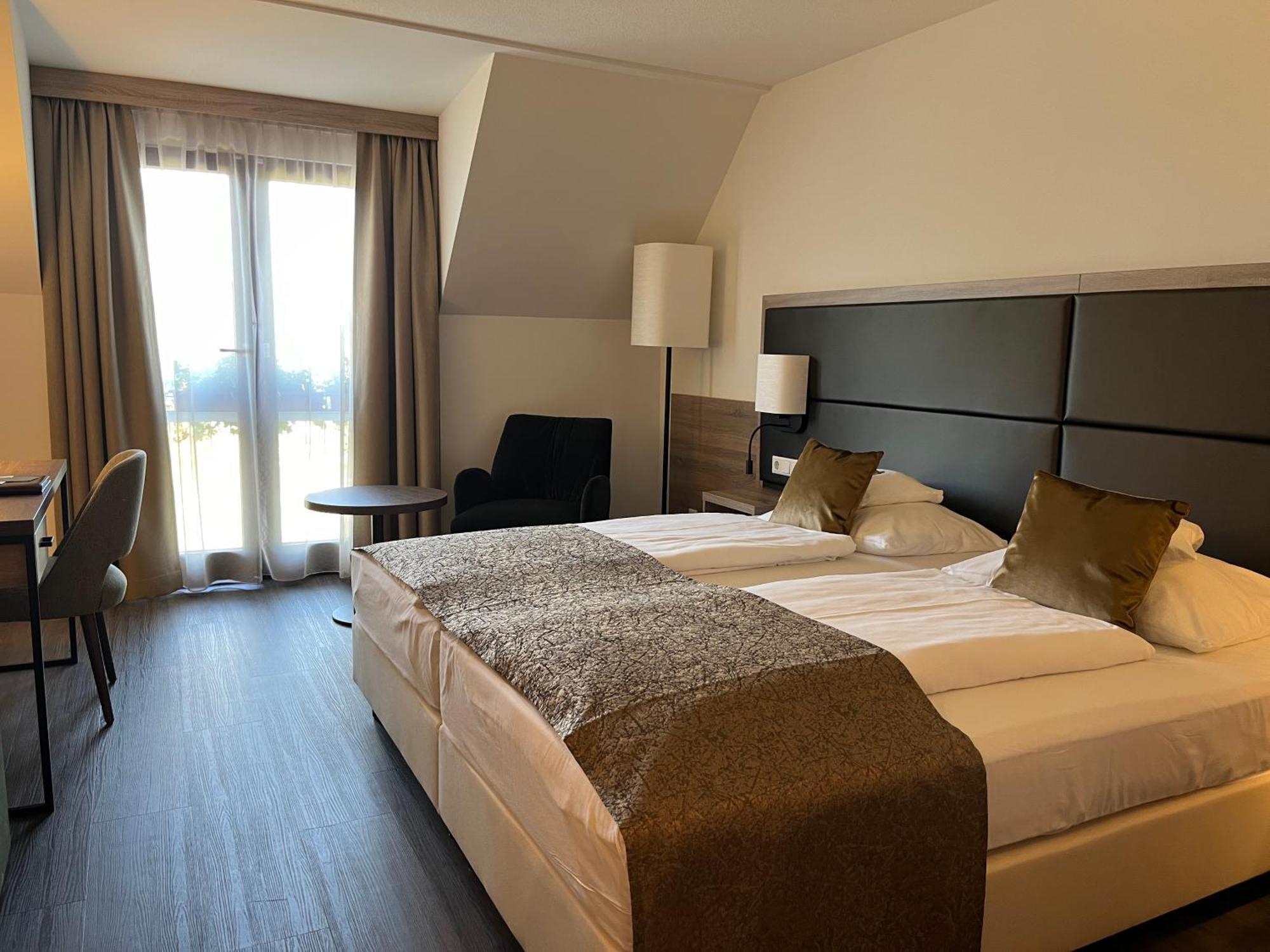 Flair Park Hotel Ilshofen Bagian luar foto