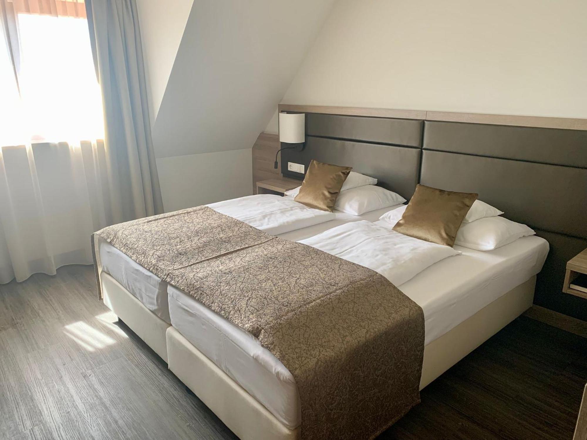Flair Park Hotel Ilshofen Bagian luar foto