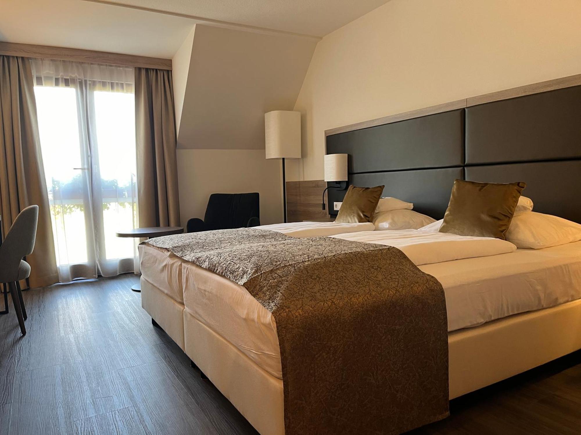 Flair Park Hotel Ilshofen Bagian luar foto